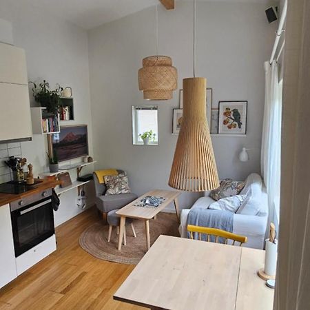 Tiny Grey House With Loft, 15 Min From City Center Göteborg Dış mekan fotoğraf